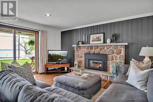 5 Rodman Drive, Kawartha Lakes, ON - Indoor Photo Showing Living Room With Fireplace