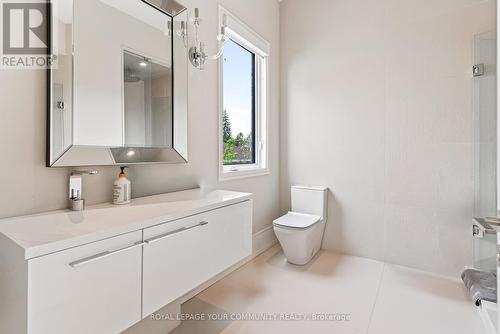 67 Lake Promenade, Toronto, ON - Indoor Photo Showing Bathroom