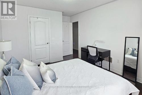 409 Spring Blossom Crescent, Oakville, ON - Indoor Photo Showing Bedroom