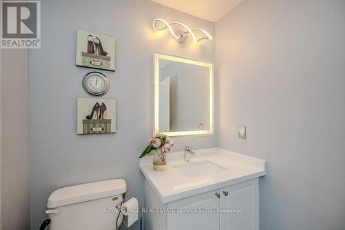 409 Spring Blossom Crescent, Oakville, ON - Indoor Photo Showing Bathroom