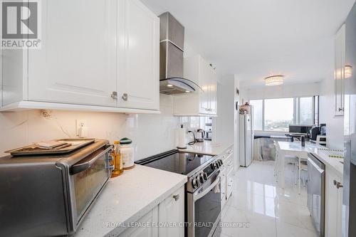 1111 - 50 Elm Drive E, Mississauga, ON - Indoor Photo Showing Kitchen With Upgraded Kitchen