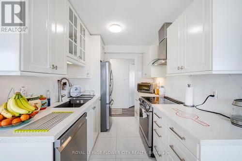 1111 - 50 Elm Drive E, Mississauga, ON - Indoor Photo Showing Kitchen