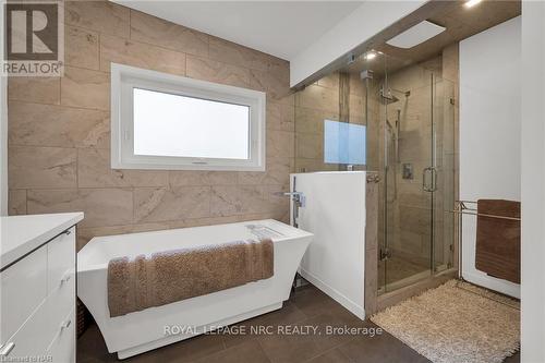 53 Tennessee Avenue, Port Colborne, ON - Indoor Photo Showing Bathroom
