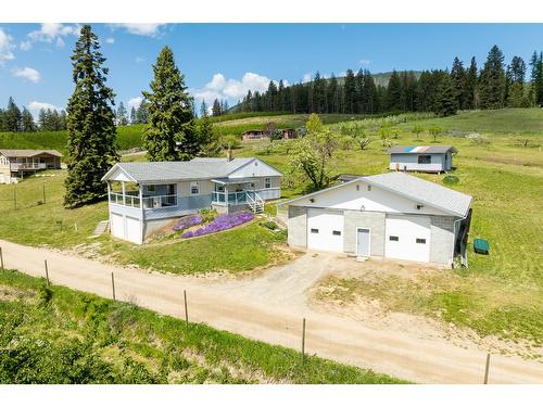 3820 38Th Avenue N, Creston, BC - Outdoor