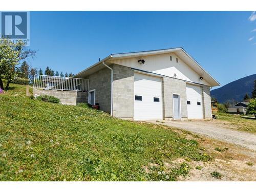 3820 38Th  N Avenue, Creston, BC - Outdoor With Exterior