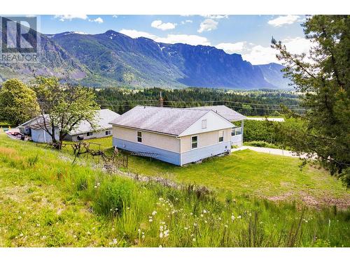 3820 38Th  N Avenue, Creston, BC - Outdoor With View