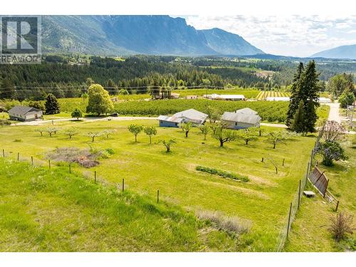 3820 38Th  N Avenue, Creston, BC - Outdoor With View