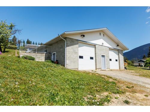3820 38Th Avenue N, Creston, BC - Outdoor With Exterior