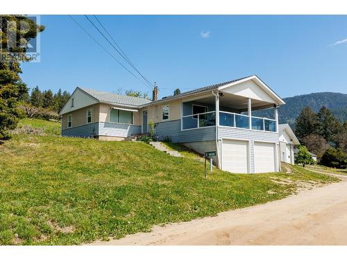 3820 38Th  N Avenue, Creston, BC - Outdoor