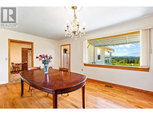 3820 38Th  N Avenue, Creston, BC - Indoor Photo Showing Dining Room