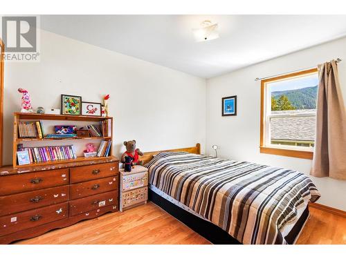 3820 38Th  N Avenue, Creston, BC - Indoor Photo Showing Bedroom