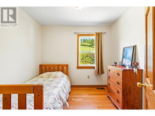 3820 38Th  N Avenue, Creston, BC - Indoor Photo Showing Bedroom