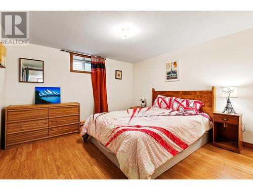 3820 38Th  N Avenue, Creston, BC - Indoor Photo Showing Bedroom