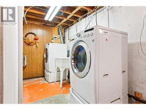 3820 38Th  N Avenue, Creston, BC - Indoor Photo Showing Laundry Room