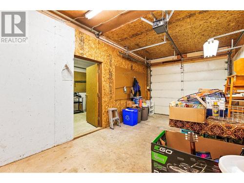 3820 38Th  N Avenue, Creston, BC - Indoor Photo Showing Garage