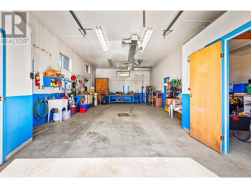 3820 38Th  N Avenue, Creston, BC - Indoor Photo Showing Garage