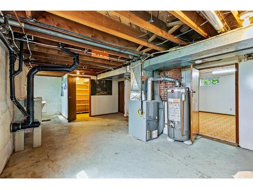 530 11Th Avenue S, Creston, BC - Indoor Photo Showing Basement