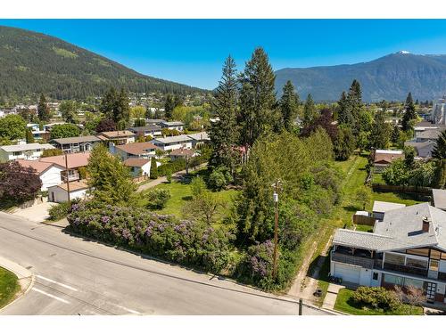 530 11Th Avenue S, Creston, BC - Outdoor With View