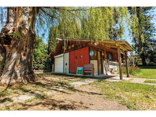 530 11Th  S Avenue, Creston, BC - Outdoor