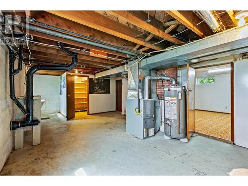 530 11Th  S Avenue, Creston, BC - Indoor Photo Showing Basement