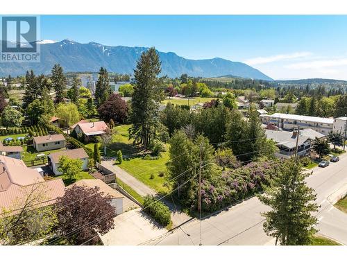 530 11Th  S Avenue, Creston, BC - Outdoor With View