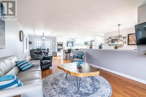 61 Homewood Park Road, Kawartha Lakes, ON - Indoor Photo Showing Living Room