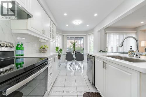 35 Big Moe Crescent, Brampton, ON - Indoor Photo Showing Kitchen With Upgraded Kitchen