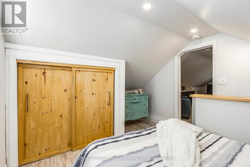 8 Cobblestone Road, Tiny, ON - Indoor Photo Showing Bedroom
