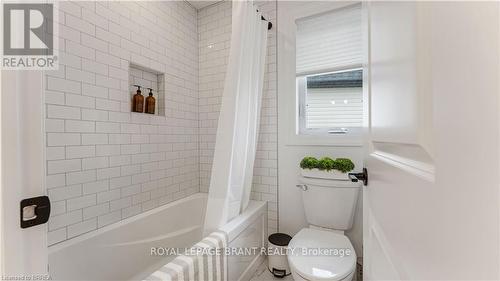 42 Aspen Circle, Thames Centre, ON - Indoor Photo Showing Bathroom
