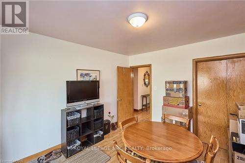 66 Rose Avenue, Thorold, ON - Indoor Photo Showing Dining Room