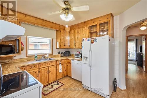 66 Rose Avenue, Thorold, ON - Indoor Photo Showing Kitchen With Double Sink