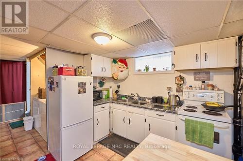 66 Rose Avenue, Thorold, ON - Indoor Photo Showing Kitchen With Double Sink