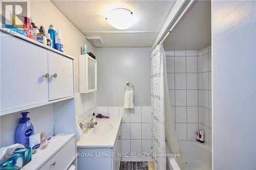 66 Rose Avenue, Thorold, ON - Indoor Photo Showing Bathroom