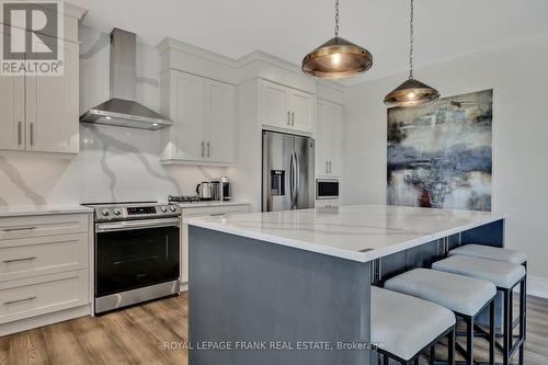 7 Avalon Drive, Kawartha Lakes, ON - Indoor Photo Showing Kitchen With Upgraded Kitchen