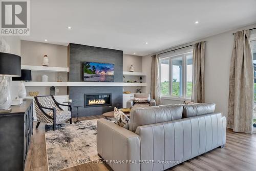 7 Avalon Drive, Kawartha Lakes, ON - Indoor Photo Showing Living Room With Fireplace
