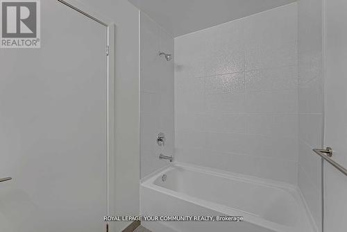 415 - 1808 St.Clair Avenue, Toronto, ON - Indoor Photo Showing Bathroom