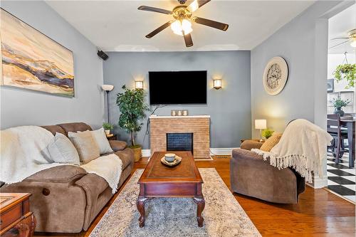 1234 Cannon Street E, Hamilton, ON - Indoor Photo Showing Living Room