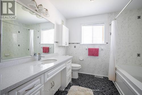50 Glen Avenue N, Tiny, ON - Indoor Photo Showing Bathroom