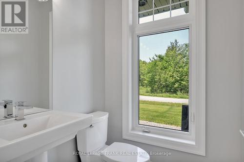 17 Avalon Drive, Kawartha Lakes, ON - Indoor Photo Showing Bathroom