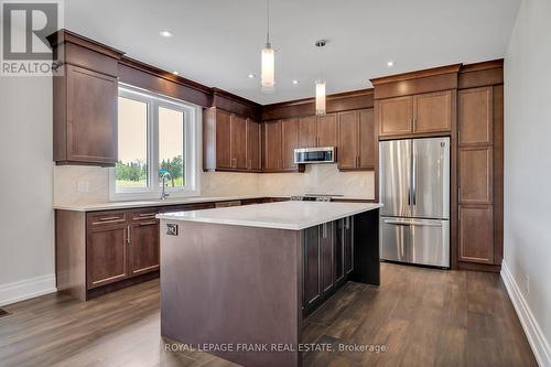 17 Avalon Drive, Kawartha Lakes, ON - Indoor Photo Showing Kitchen With Upgraded Kitchen