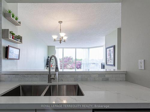 306-1500 Grazia Crt, Mississauga, ON - Indoor Photo Showing Kitchen With Double Sink