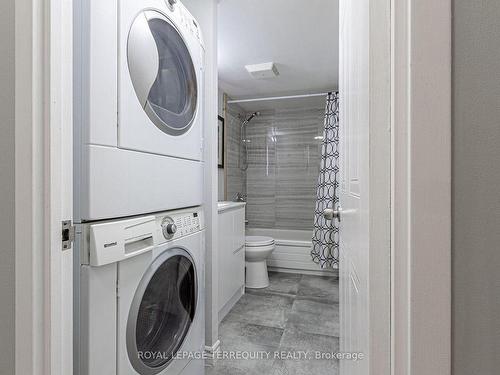 306-1500 Grazia Crt, Mississauga, ON - Indoor Photo Showing Laundry Room