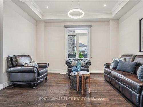 44 Riesling Crt, Hamilton, ON - Indoor Photo Showing Living Room
