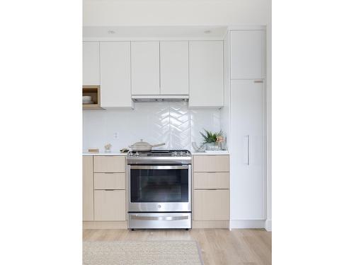 161 2350 165 Street, Surrey, BC - Indoor Photo Showing Kitchen