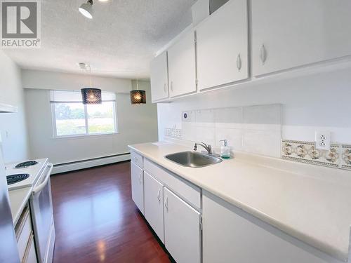 301 8020 Ryan Road, Richmond, BC - Indoor Photo Showing Kitchen