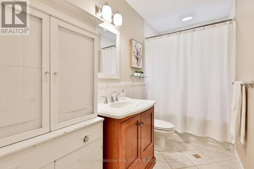 607 Lorne Street, Burlington, ON - Indoor Photo Showing Bathroom