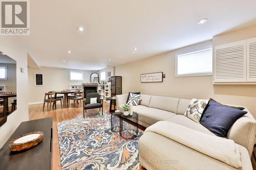 607 Lorne Street, Burlington, ON - Indoor Photo Showing Living Room
