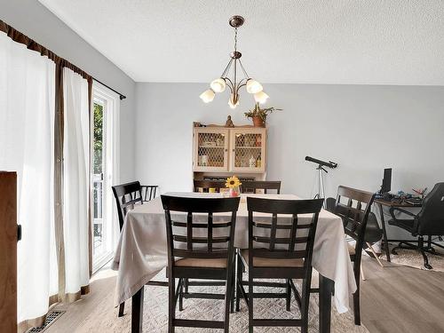 2509 Sandalwood Drive, Kamloops, BC - Indoor Photo Showing Dining Room
