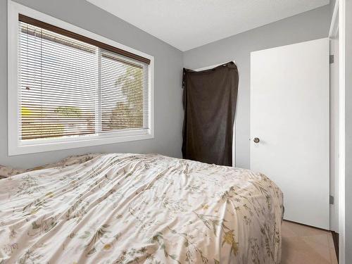 2509 Sandalwood Drive, Kamloops, BC - Indoor Photo Showing Bedroom