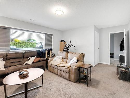 2509 Sandalwood Drive, Kamloops, BC - Indoor Photo Showing Living Room